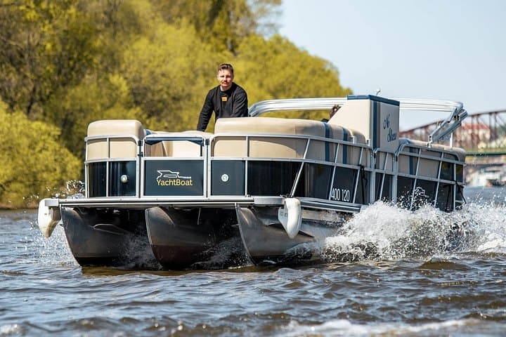 VIP Prague YachtBoat PONTOON Experience: All-You-Can-Drink