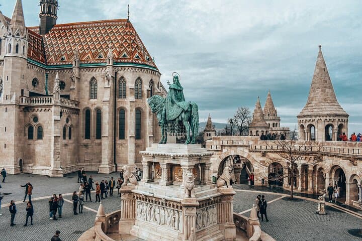 Prague to Budapest Private Car Transfer with Sightseeing Stop