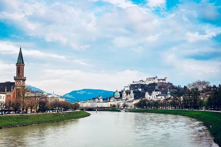 Transfer from Prague to Salzburg with Tour Stop in Cesky Krumlov