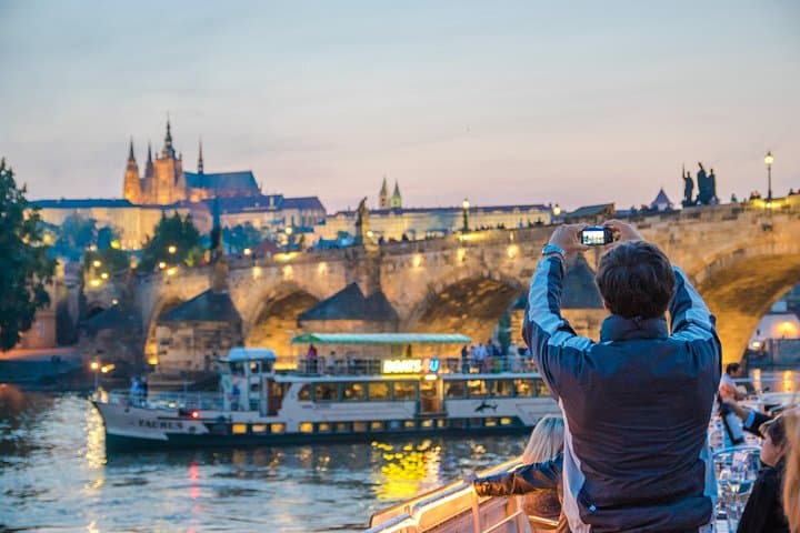 Prague Sightseeing Boat Cruise with Buffet Dinner