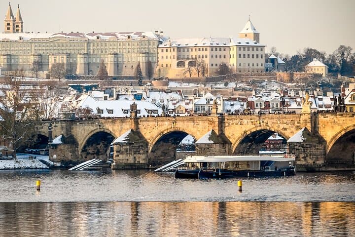 Prague: Evening Eco Cruise With a Glass of Prosecco in Bohemia