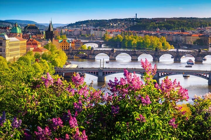 Vltava River Cruise and Private Tour of Prague' Old Town