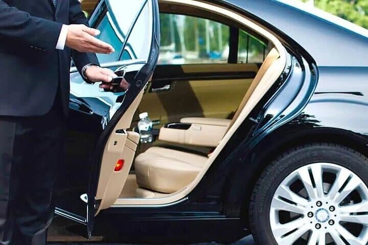 Private One-way Transfer Vaclav Havel Airport to Prague