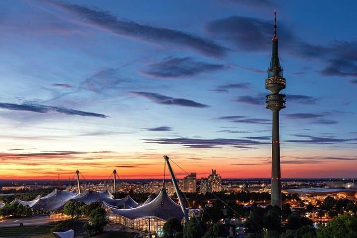 Prague to Munich Private Transfer with 2 hours sightseeing