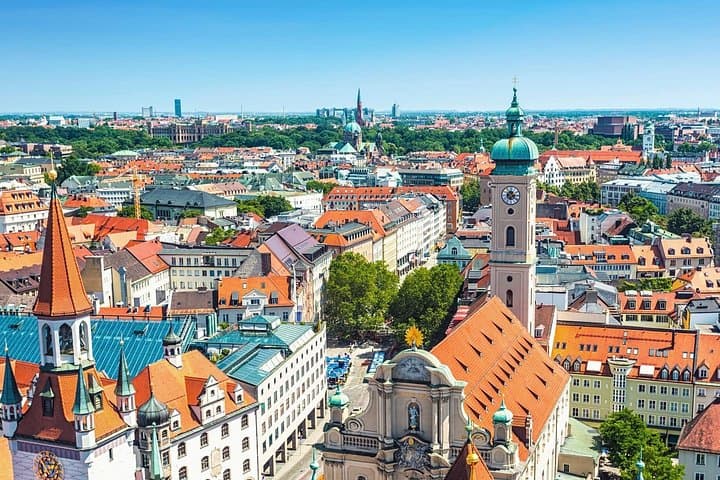 Prague to Munich Private Transfer with 2 hours sightseeing