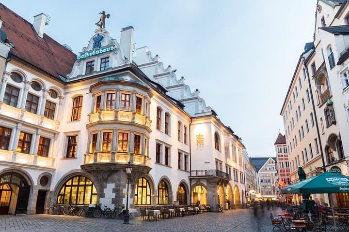 Prague to Munich Private Transfer with 2 hours sightseeing