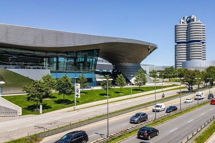 Prague to Munich Private Transfer with 2 hours sightseeing