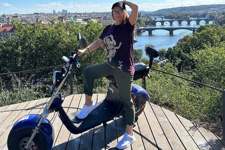 Prague E-Scooter Adventure: Fun & Easy Sightseeing 3Hours Tour