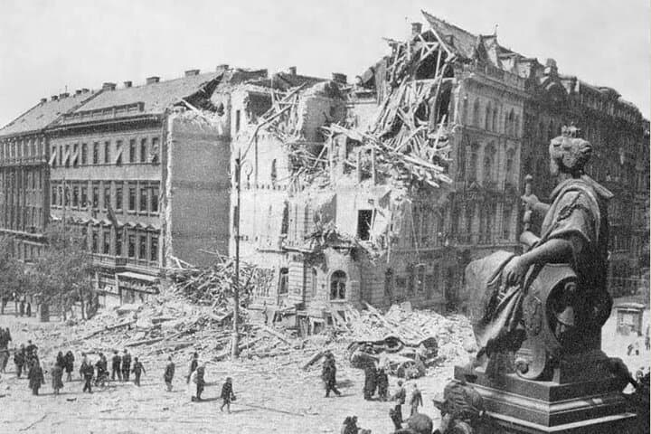 WWII Secrets of Prague: Small Group Tour with Crypt Visit