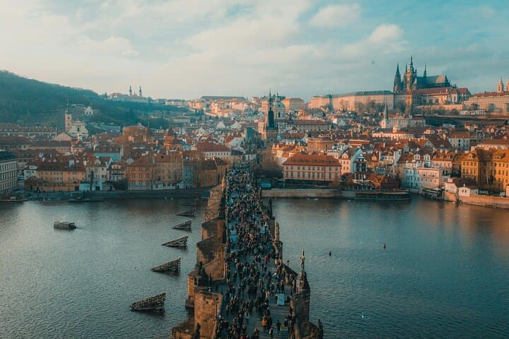 VIP Prague tour: Vintage car, Lunch, Castle, Old Town, Dancing h.