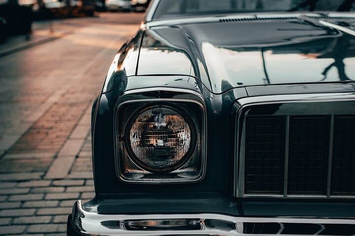 VIP Prague tour: Vintage car, Lunch, Castle, Old Town, Dancing h.