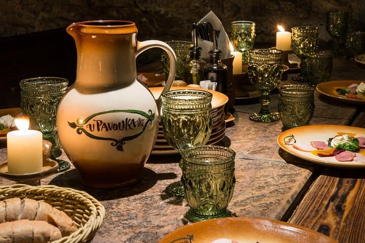 Prague: medieval 5 course dinner with incl transports