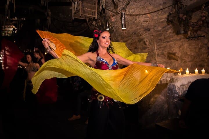 Prague: medieval 5 course dinner with incl transports