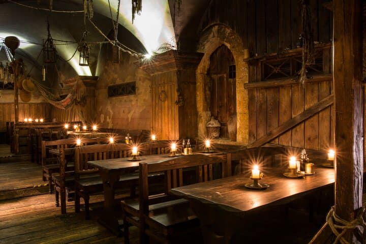 Prague: medieval 5 course dinner with incl transports