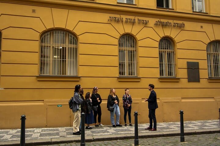 Private Tour of the Jewish Museum with Synagogues and Cemetery