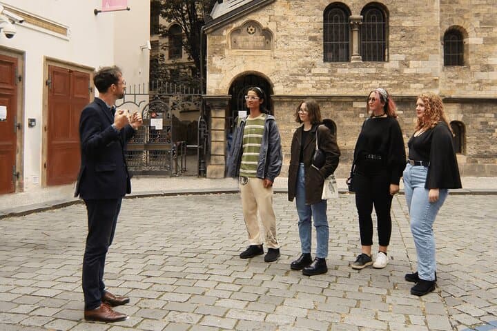 Private Tour of the Jewish Museum with Synagogues and Cemetery
