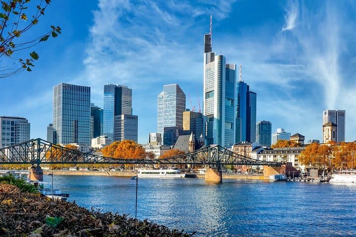 Prague to Frankfurt - Private Transfer with 2 hours of Sightseeing