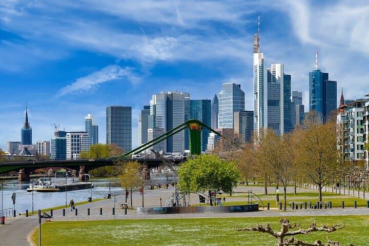 Prague to Frankfurt - Private Transfer with 2 hours of Sightseeing