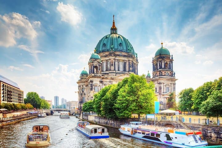 Prague to Berlin - private transfer with 2 hours of sightseeing