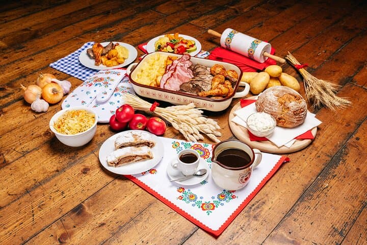 Folklore Dinner with Unlimited Drinks 4course Menu
