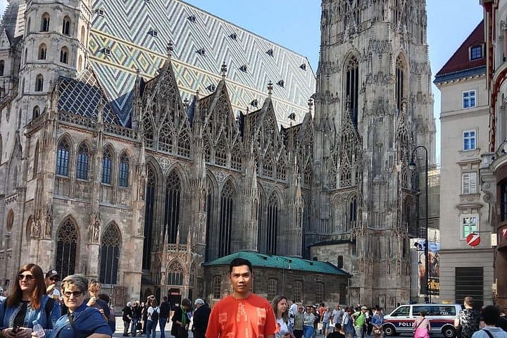 1 Day Tour from Prague to Vienna & Bratislava w/ Private Transfer