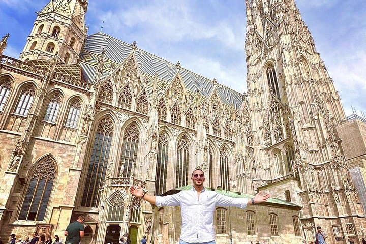 Full Day RoundTrip Tour from Prague to Vienna and back with guide