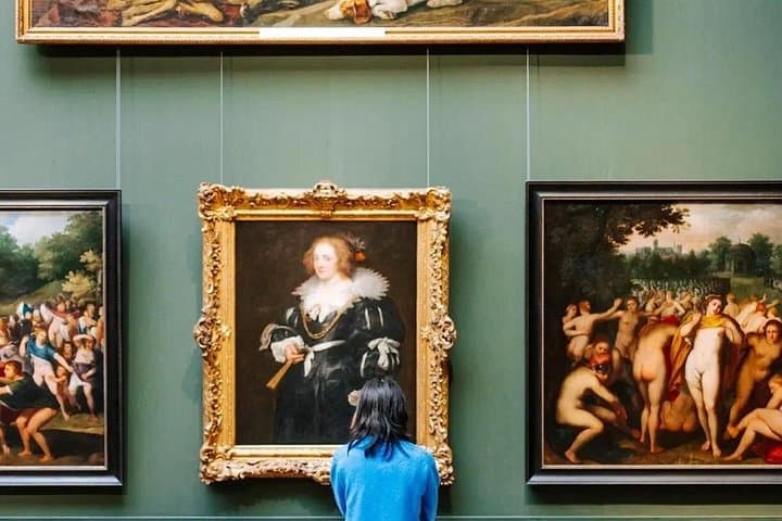 Full Day RoundTrip Tour from Prague to Vienna and back with guide