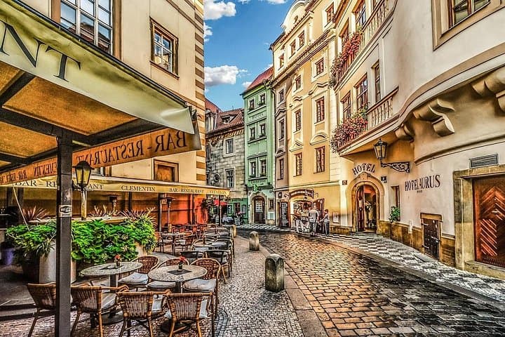 Private Transfer from Cesky Krumlov to Prague, English-speaking driver