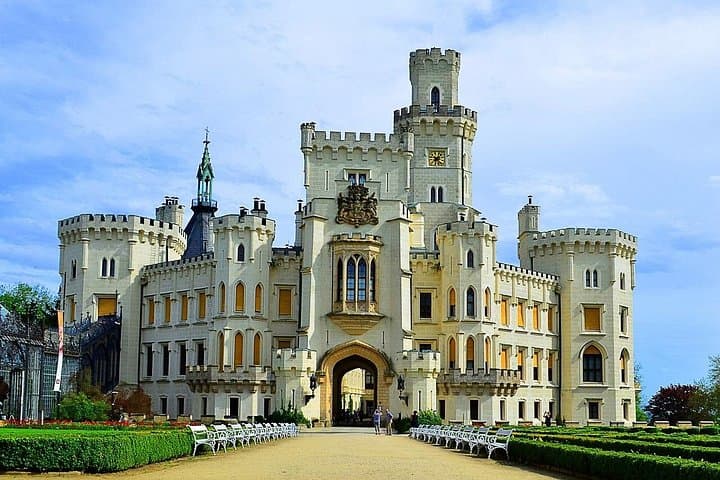 Step into a fairytale at Hluboká Castle! With its stunning neo-Gothic beauty, elegant gardens, and royal charm, it’s a must-see. Travel in comfort—book your trip with Mytripline today!