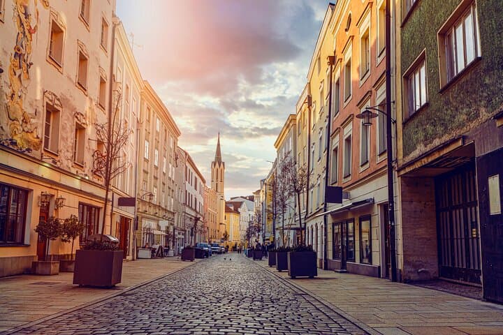 Prague to Passau Private 1-Way Transfer with a Sightseeing Stop