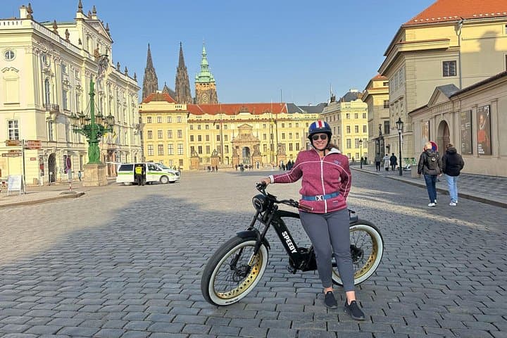 Prague's Highlights & Viewpoints, Sightseeing on Ebike