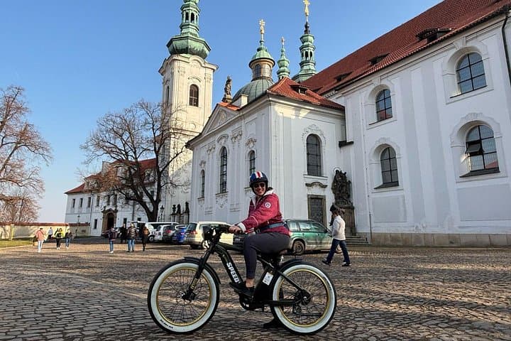 Prague's Highlights & Viewpoints, Sightseeing on Ebike