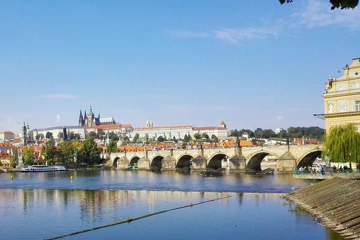 Prague easy walking tour: current life & Slivovitz museum visit