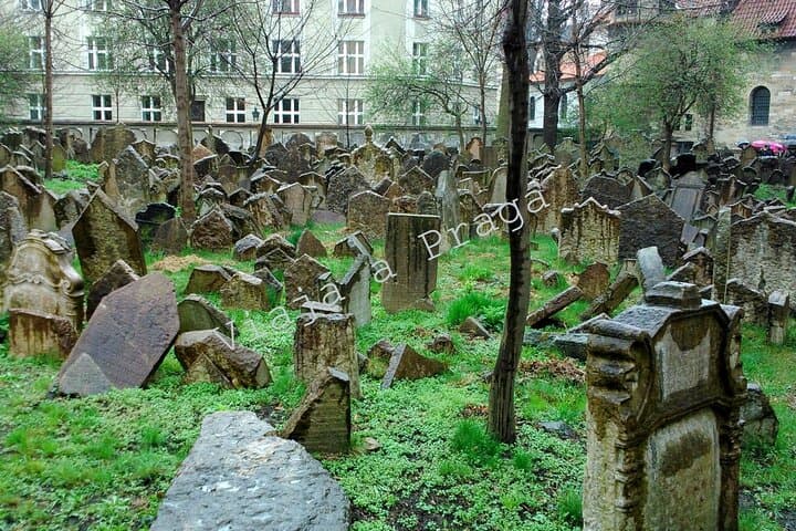 Visit the Jewish Quarter of Prague. Interiors. In Spanish
