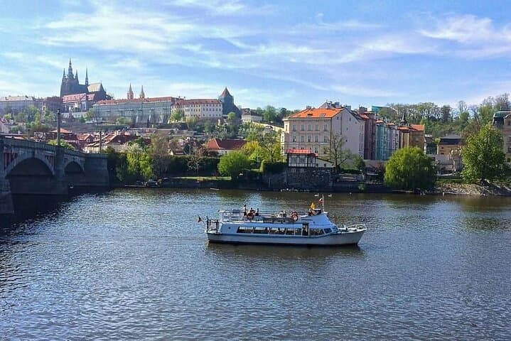Discover Prague's Charles Bridge on Private Boat w/ unl drinks