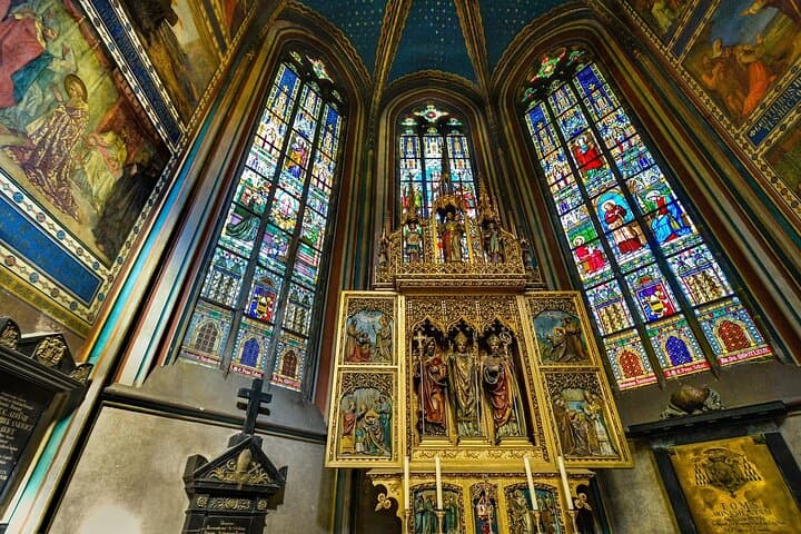 St. Vitus Cathedral – A Masterpiece of Gothic Architecture
Step inside this stunning cathedral hidden within Prague Castle and admire its stained-glass windows and soaring spires.