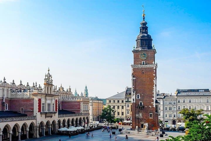 UNESCO World Heritage – The entire Old Town is a UNESCO World Heritage site, known for its stunning architecture.