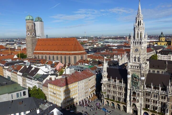 Birthplace of BMW
Munich is the headquarters of BMW, and car lovers can visit the futuristic BMW Museum and BMW Welt to see legendary models and cutting-edge innovations.