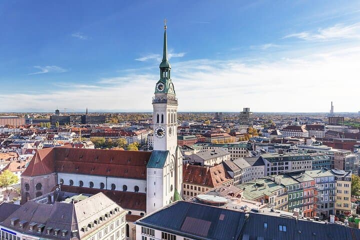 A Blend of Old and New
From the Gothic spires of the Frauenkirche to modern art at the Pinakothek museums, Munich perfectly mixes rich history with contemporary culture.