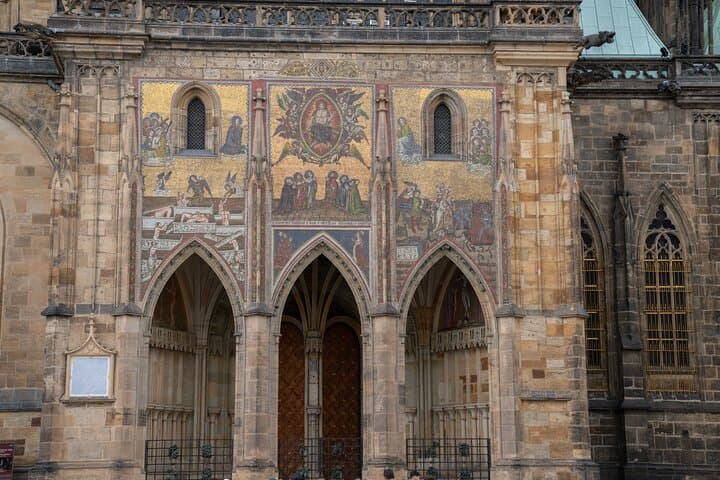 Small-Group Tour of Prague Castle with a local guide