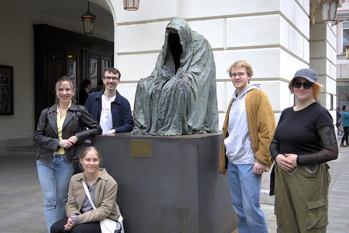 Prague Through Music: Live Guitar Folk, Dvořák, Smetana