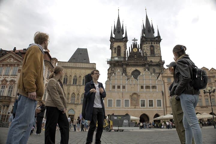 Prague Through Music: Live Guitar Folk, Dvořák, Smetana
