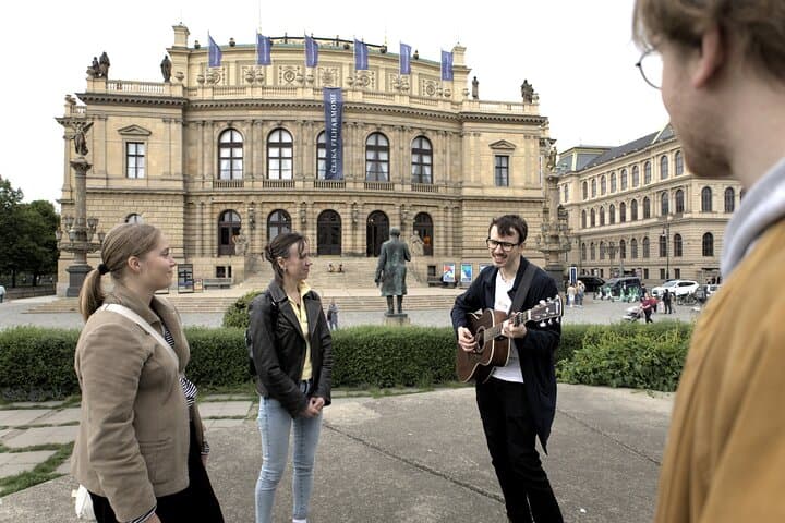 Prague Through Music: Live Guitar Folk, Dvořák, Smetana