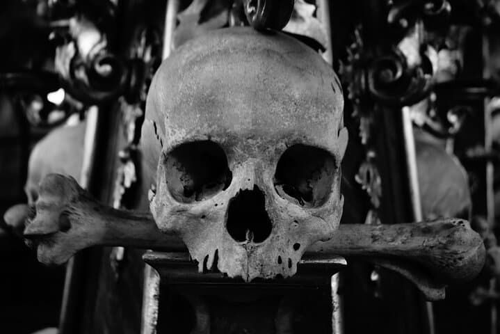 Sedlec Ossuary
A hauntingly beautiful chapel decorated with thousands of human bones.