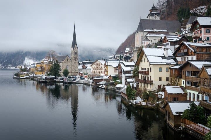 1-way Prague to Hallstatt - private transfer for up to 7 persons