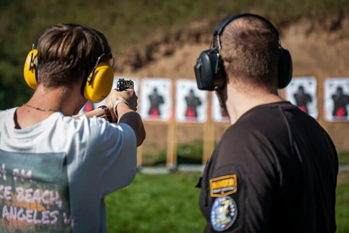 Prague: Outdoor shooting experience 3 to 10 guns + BUS Transfer