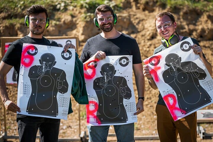 Prague: Outdoor shooting experience 3 to 10 guns + BUS Transfer