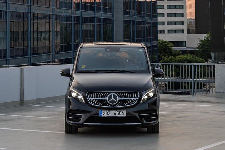 Comfortable transport from Brno to Prague airport