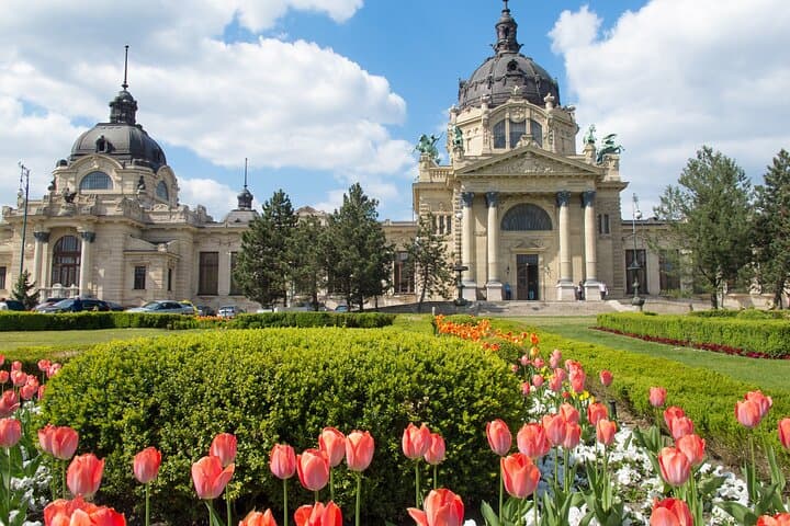 Prague to Budapest Private Transfer: Up to 4-Hour Sightseeing