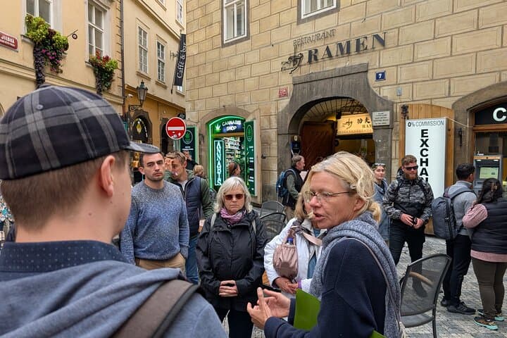 Jewish Prague: Guided Tour with Synagogues & Cemetery Entry